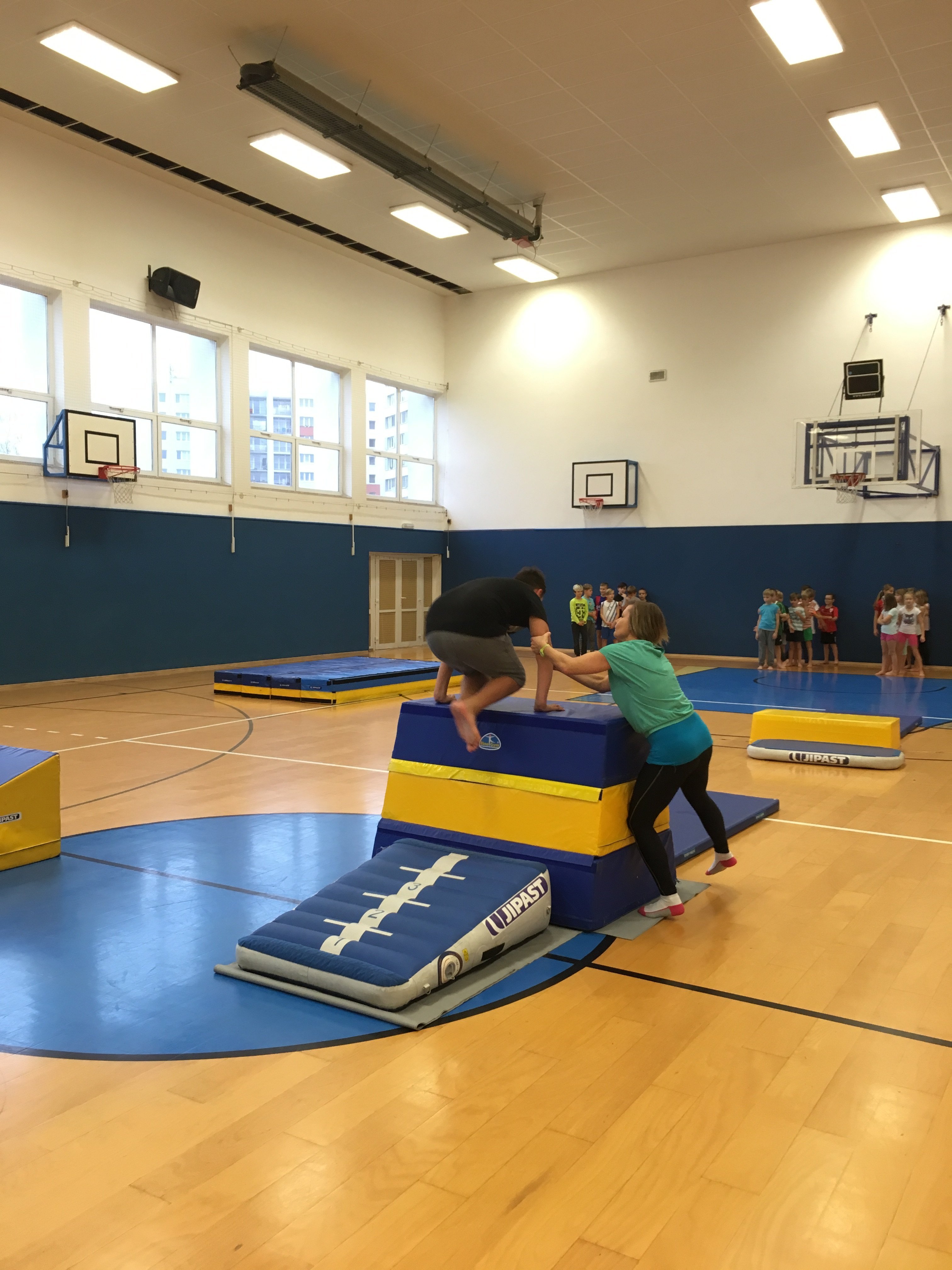 Bezpečnost žíněnek v tělocvičně 